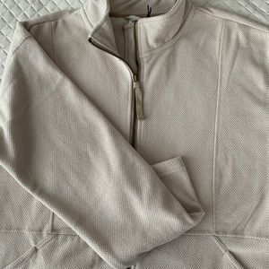 Ladies Avalanche Zip Up NWT!